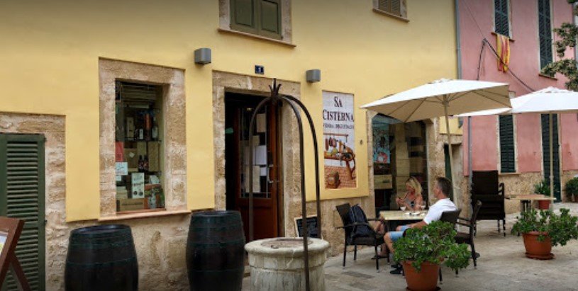 sa cisterna in alcudia market