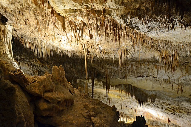 inside of caves of drach