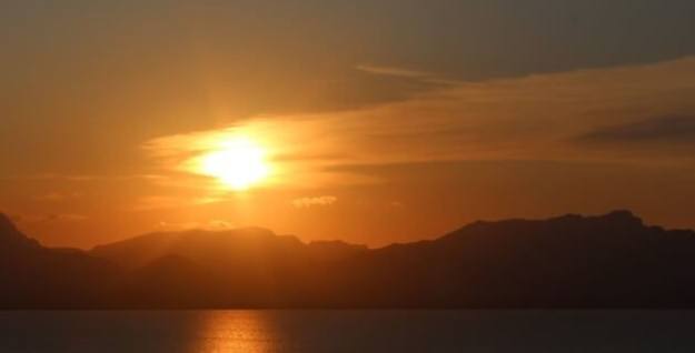 sunset boat trip for valentine´s day