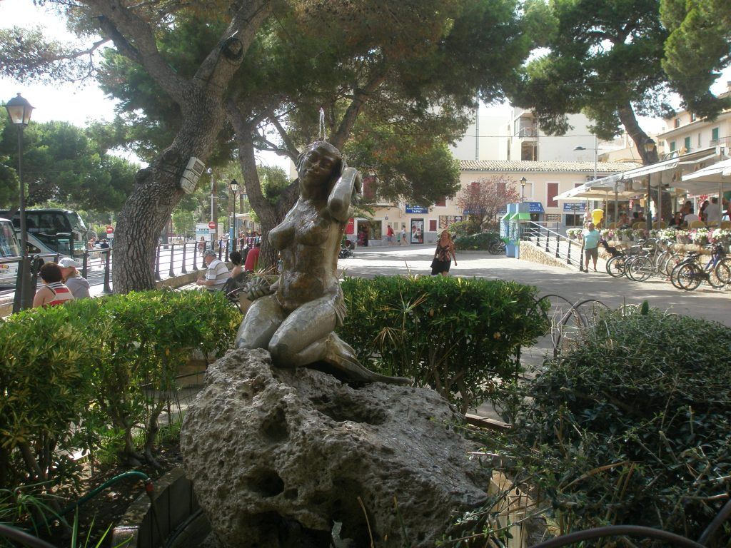 Mermaid statue in Porto Cristo