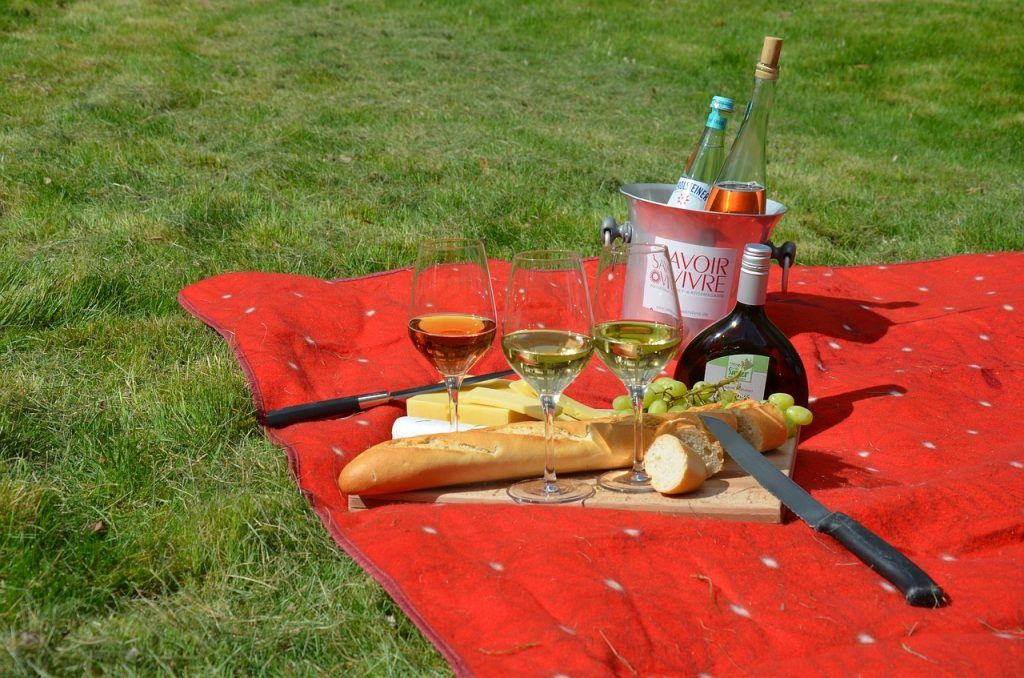 Picnic as one of the Easter activities in Mallorca