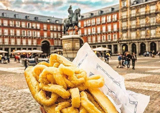 bocadillo de calamar - popular food in Madrid